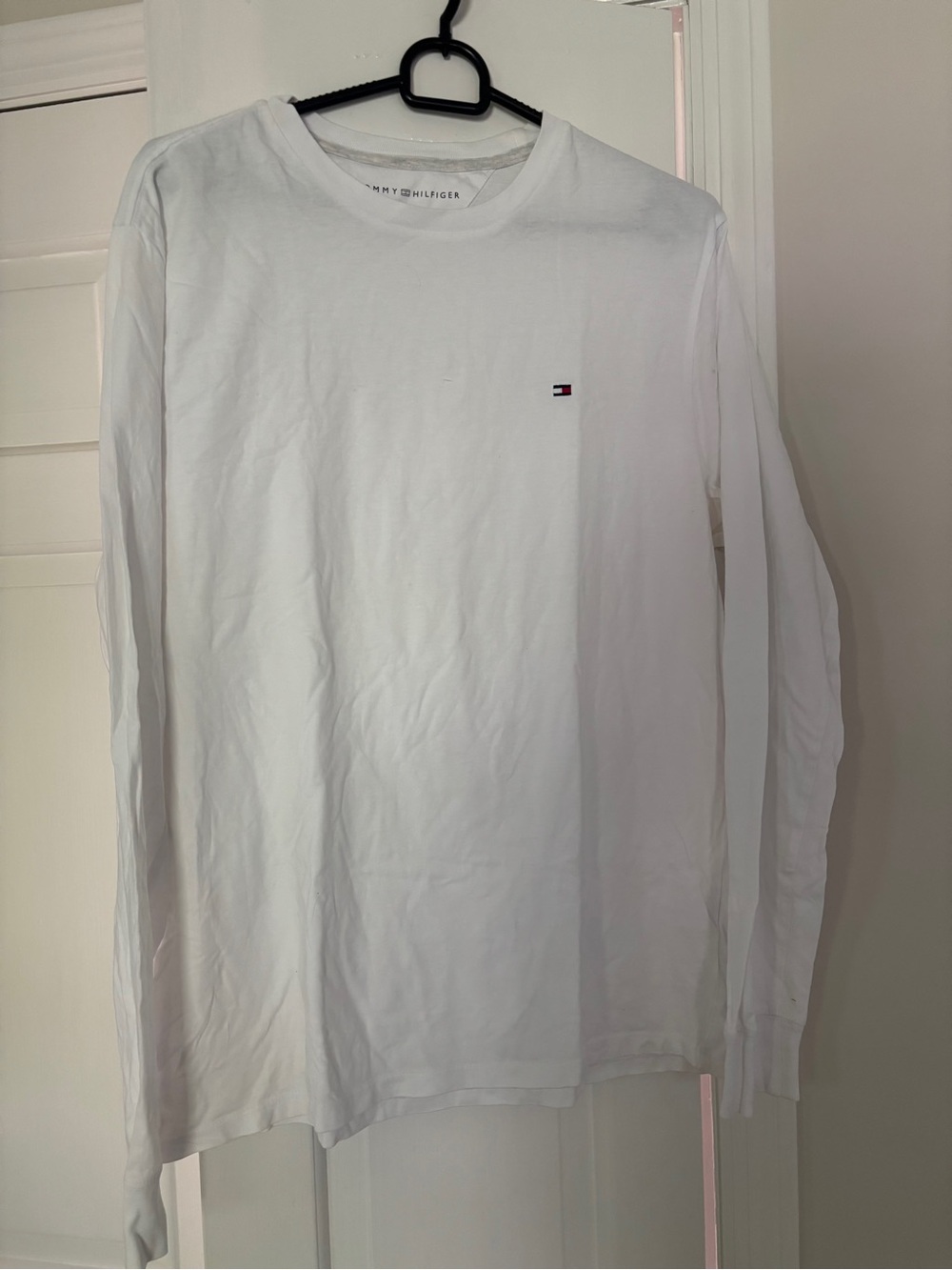 Tommy Hilfiger White Long-Sleeve Crew Tee with Flag Logo